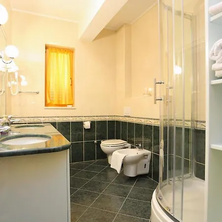 And With A Swimming Pool - 15676 Pensjonat 3*