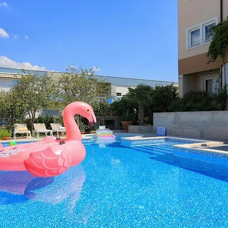 And With A Swimming Pool - 15676 Split