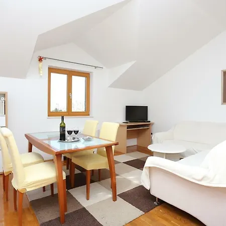 And With A Swimming Pool - 15676 Penzion 3*